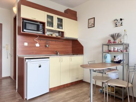 ID 838 Kitchen corner