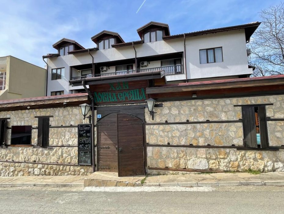 ID 837 Family hotel in the village of Kosharitsa in the locality of Cholakova Cheshma - for sale