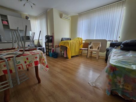 ID 1142 Living room with furniture
