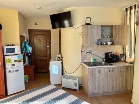 ID 1156 Kitchen and entrance hall