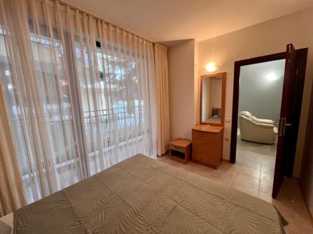 id 1150 просторна спалня, панорамни прозорци