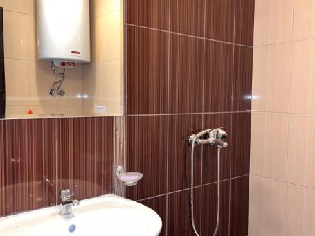 ID 1152 bathroom with shower