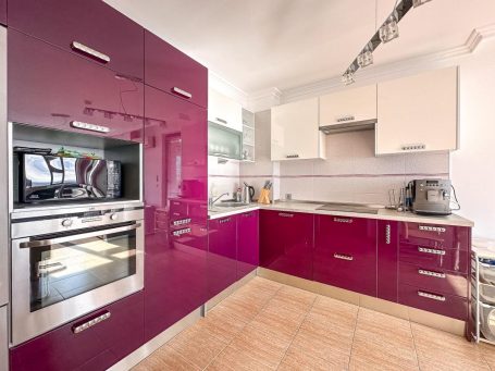 ID 1149 kitchen area