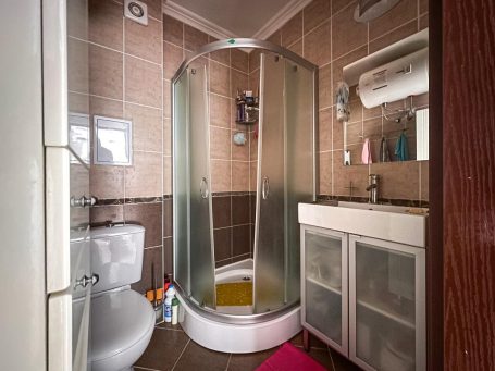 ID 1149 bathroom with shower cabin