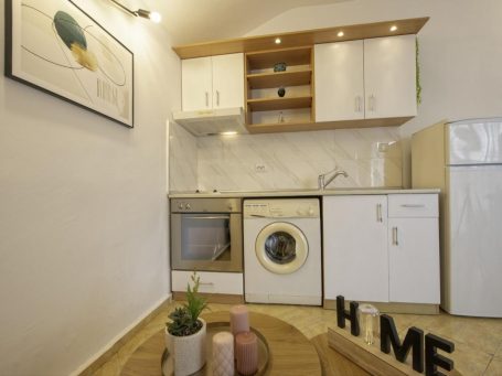 ID 1161 Kitchen view