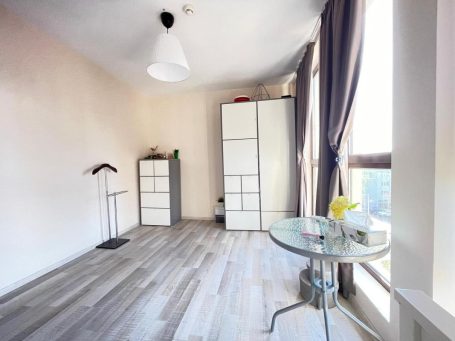 ID 1146 large room