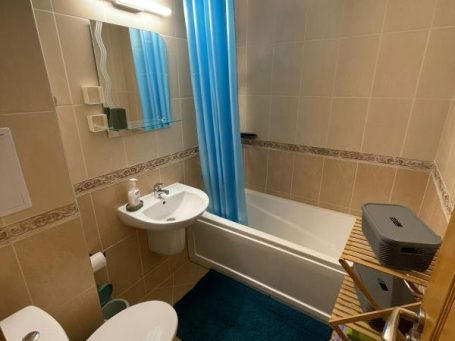 ID 1177 bathroom with bathtub