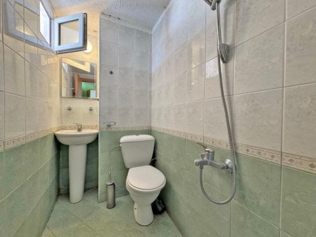 ID 1176 bathroom