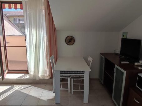 ID 1073 dining area