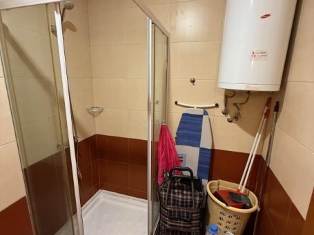ID 1179 bathroom with shower