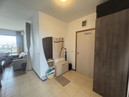 1180 entrance hall