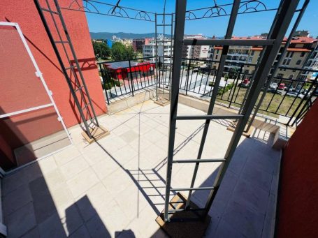 ID 1175 Terrace with city view