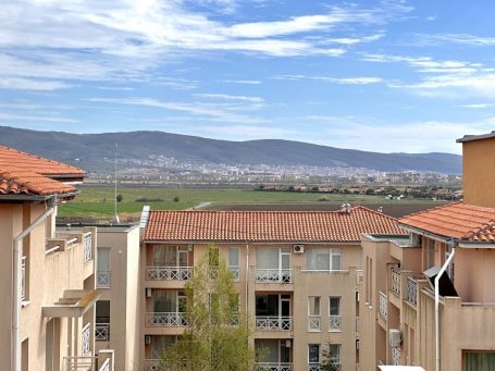 ID 1169 Гледка към планината и района от терасата