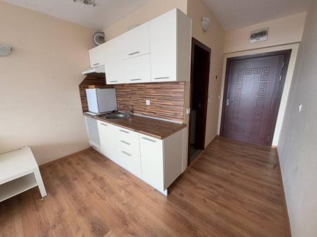 ID 1210 Kitchen and entrance hall