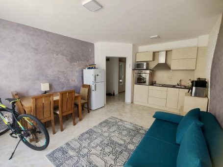 ID 1214 Living room with kitchenette