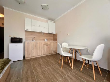 ID 1207 Kitchen and dining area