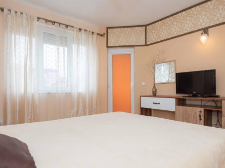 ID 1183 room