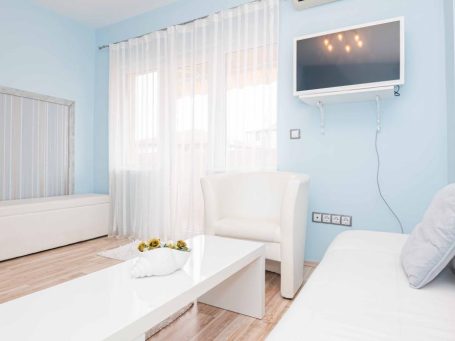 ID 1183 Bedroom with furniture
