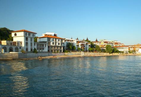 Property in Elenite
