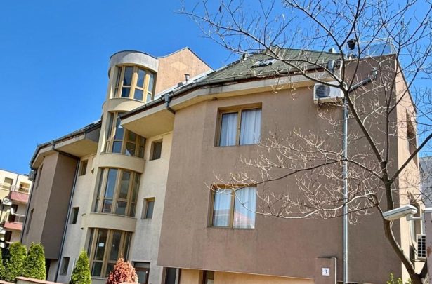 Cozy apartment in a residential building on the beach in Ravda - for sale
