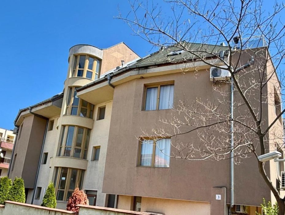 Cozy apartment in a residential building on the beach in Ravda - for sale