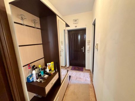 ID 1230 entrance hall