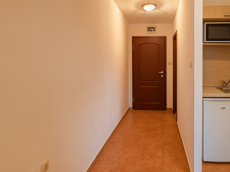 ID 1228 Kitchen and entrance hall