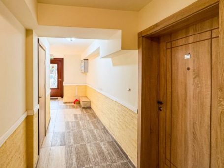 ID 1227 entrance hall