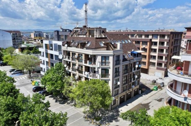 ID 1227 View of a residential building in Pomorie