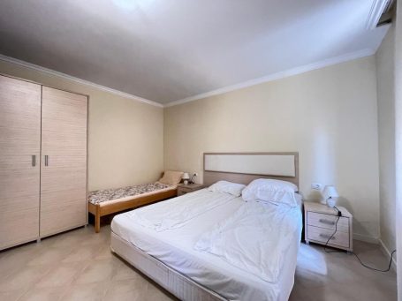 ID 1222 Bedroom with bed