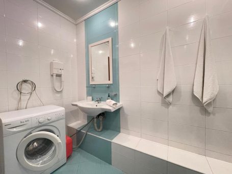 ID 1218 Bathroom with washing machine