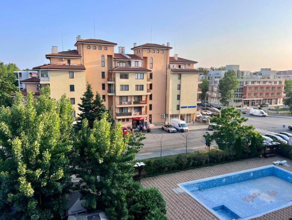 ID 1262 The territory of the residential complex and the swimming pool
