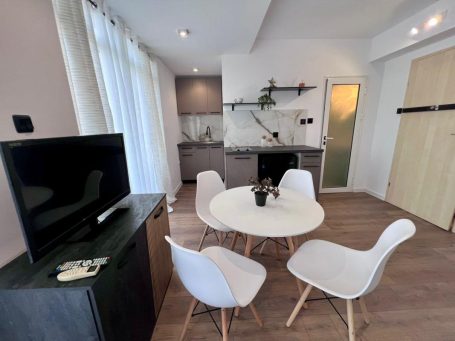 ID 1262 dining area
