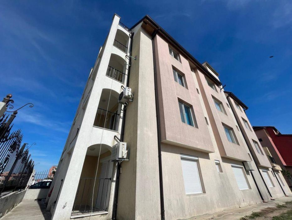  ID 1250 View of a residential house in Ravda