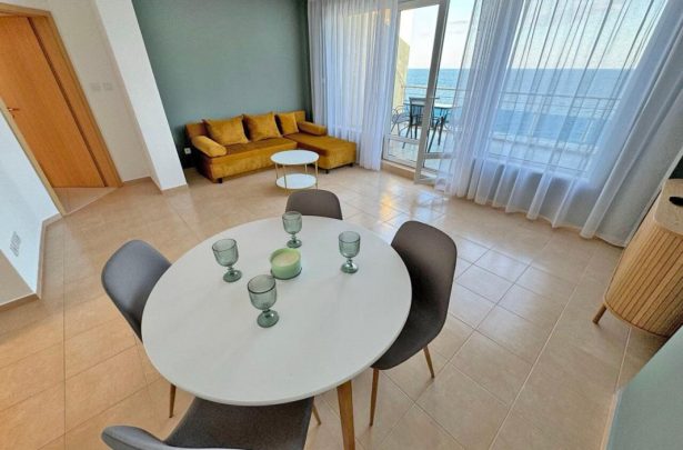 Spacious apartment with sea view in complex "Oazis", Ravda