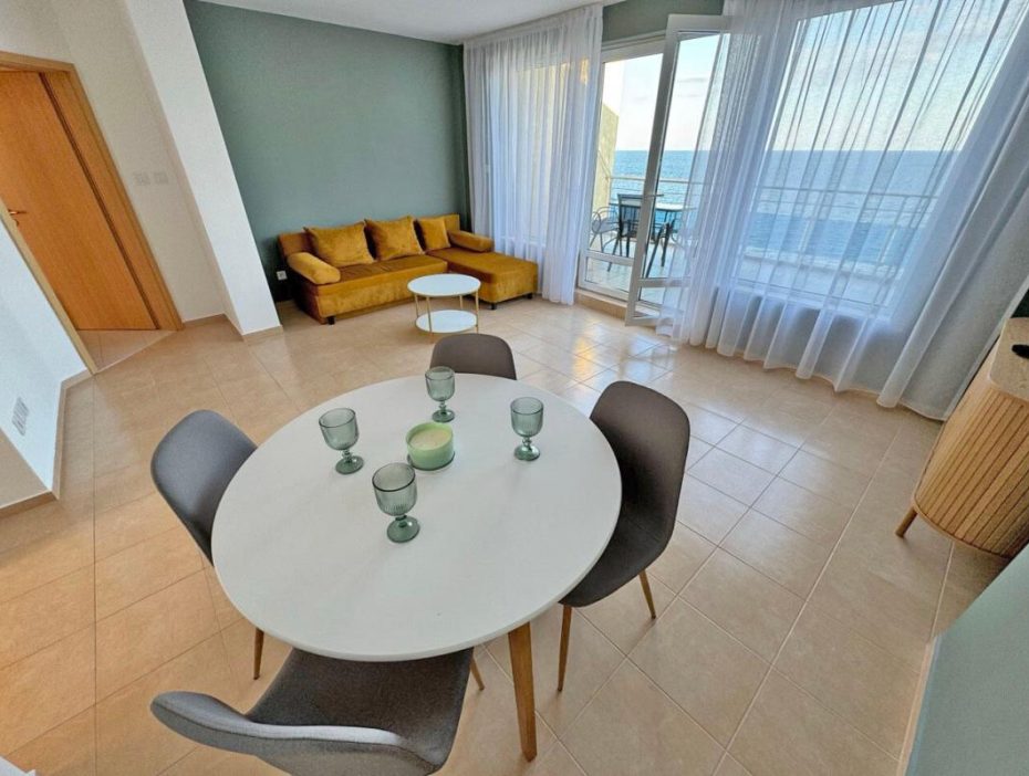 Spacious apartment with sea view in complex "Oazis", Ravda